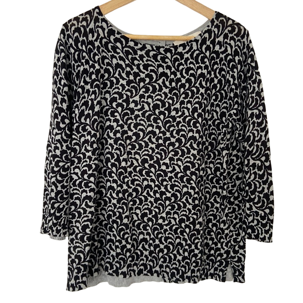LOFT  BLACK/GRAY SCROLL PATTERNED  LIGHTWEIGHT COTTON SWEATER W/BUTTON DETAIL, L